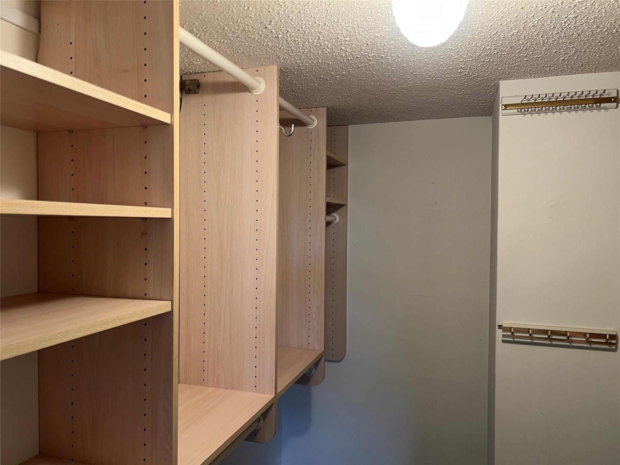 OAKLAND ESTATE - Residential