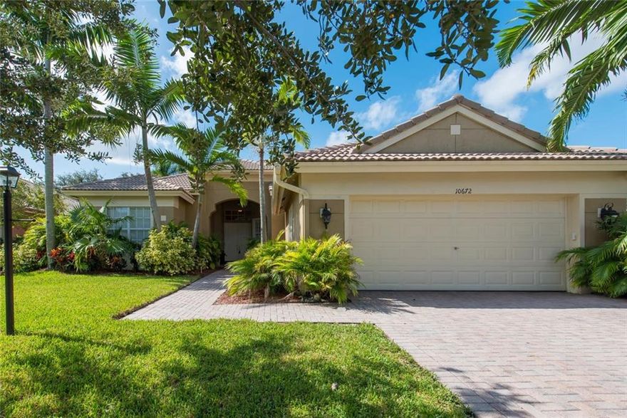 Offering the best opportunity in guard gated, desirable Parkland Isles, this impeccably maintained home is picture perfect!!  Outstanding features incl: 16" stone-look tile, diagonally laid thru-out main living area; Brazilian cherry hardwood flrs in bedrms; three sets of French doors to patio; crown molding thru-out home; upgraded kitchen w/custom cabinets, stainless steel appliances & NEW, GORGEOUS, granite countertops &  backsplash; coffered ceiling in spacious DR; & elegant master suite!! Fenced yard!
