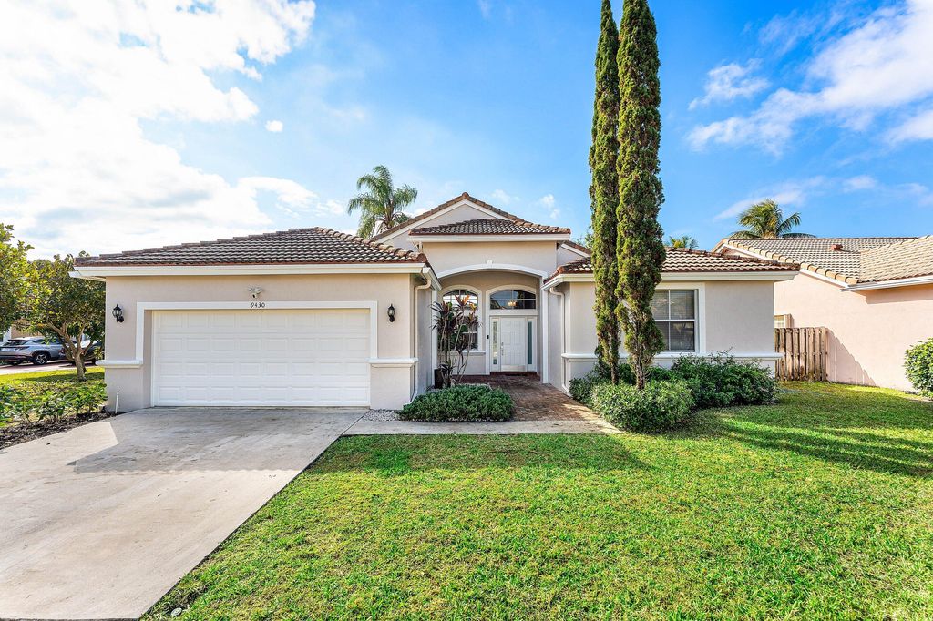 Photo of 9430 Lago Drive, Boynton Beach, FL 33472 (MLS # R11166794)
