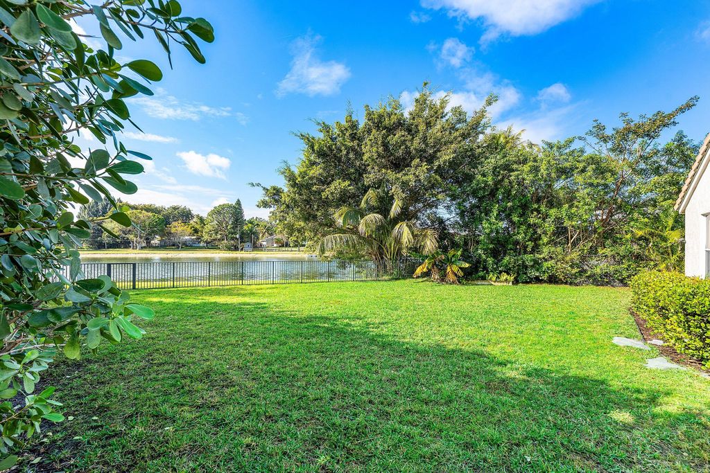 Photo of 9430 Lago Drive, Boynton Beach, FL 33472 (MLS # R11166794)