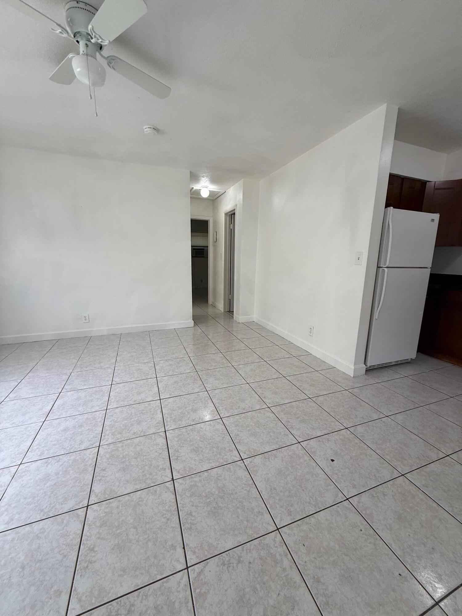 SUNSHINE VILLAS - Residential Lease