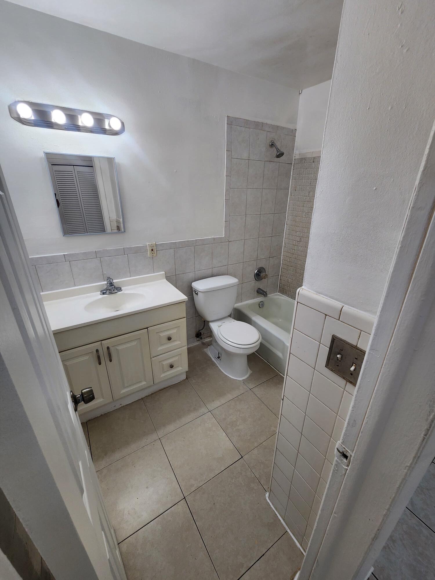 SUNSHINE VILLAS - Residential Lease