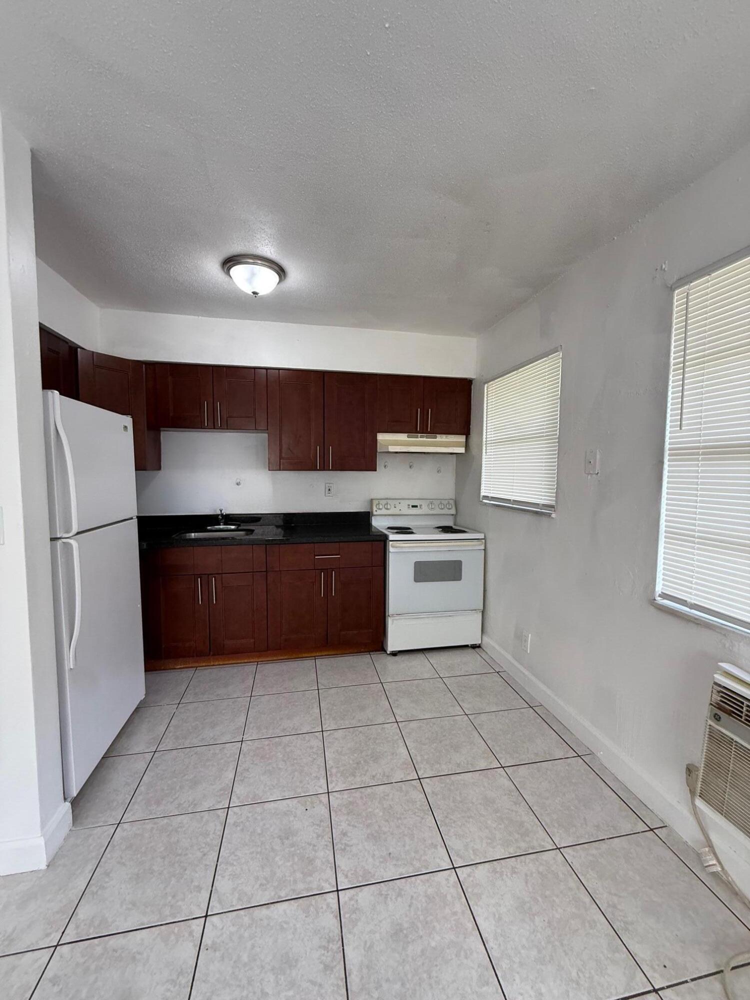 SUNSHINE VILLAS - Residential Lease