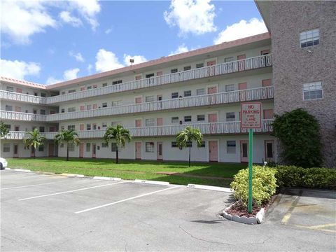 A home in Lauderdale Lakes