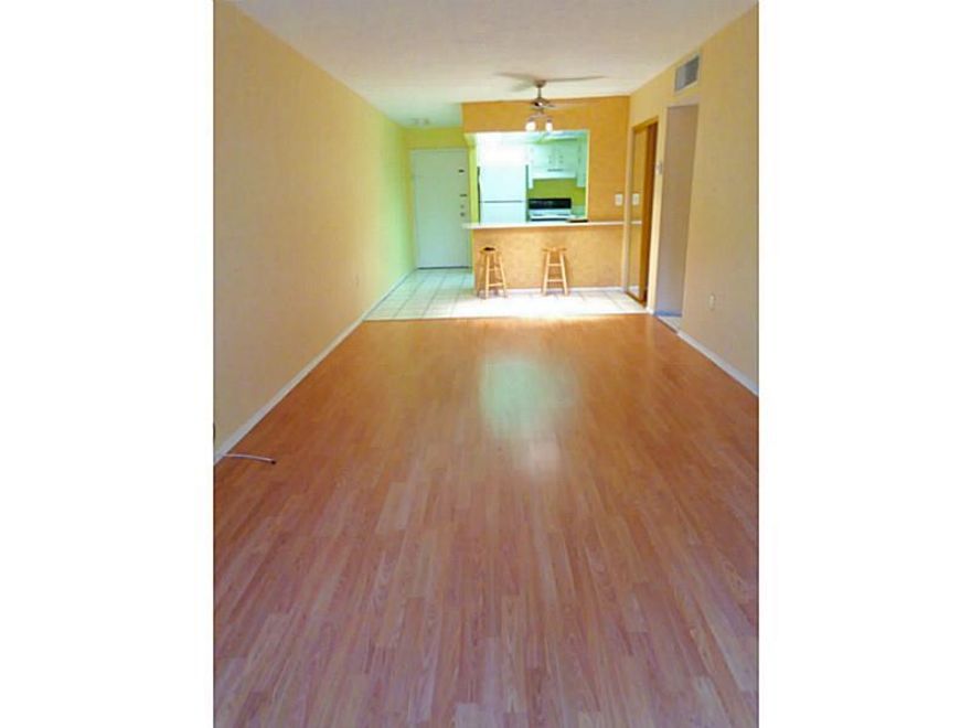 READY TO MOVE IN, CLEAN UNIT. WOOD AND TILE, NO CARPET. SPACIOUS AND BRIGHT. LOCATED NEAR MAJOR HIGHWAYS, MALLS, SCHOOLS, IN THE HEART OF PLANTATION. POOL,SAUNA,GYM,TENNIS COURTS,BILLIARDS ROOM.SECURE BLDG, INTERIOR HALL, ELEVATOR.