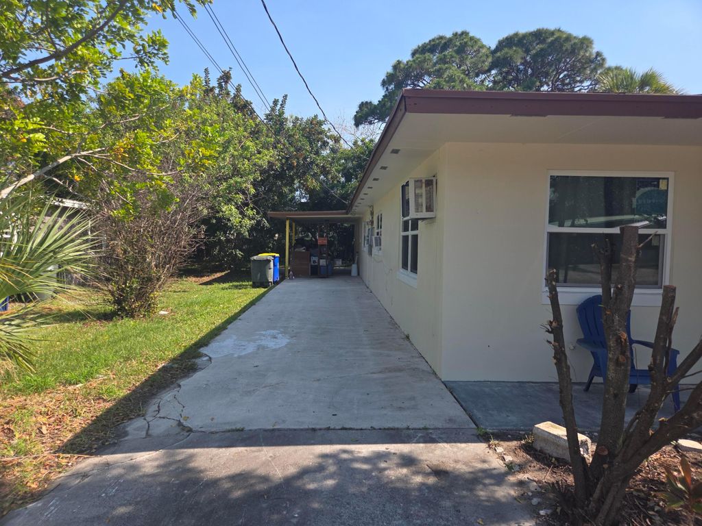 Photo of 515 Palm Avenue #A&amp;b, Fort Pierce, FL 34982 (MLS # B26027087)