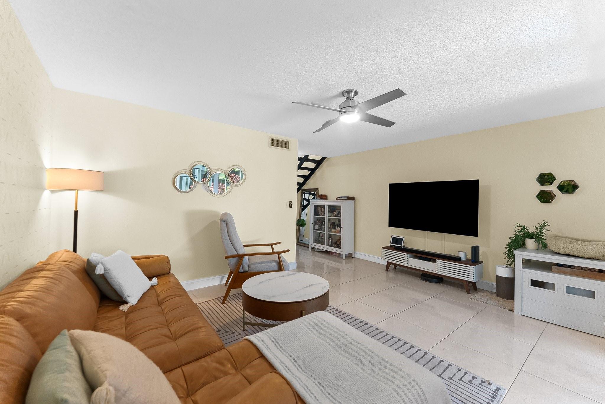 656 Kensington Pl 12b