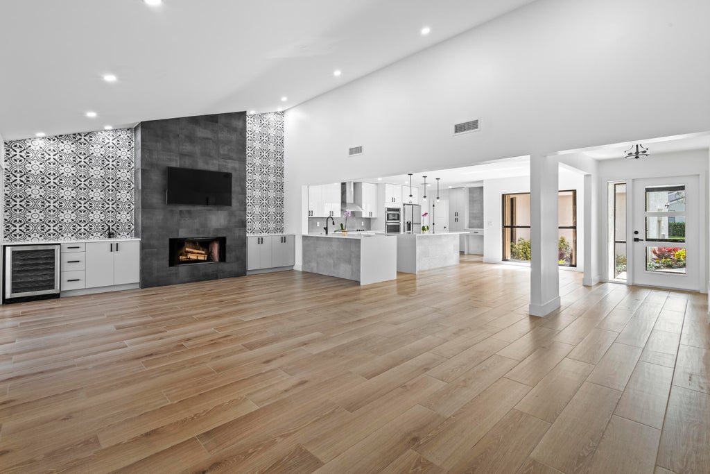 Photo of 25 Edinburgh Drive, Palm Beach Gardens, FL 33418 (MLS # R10979784)