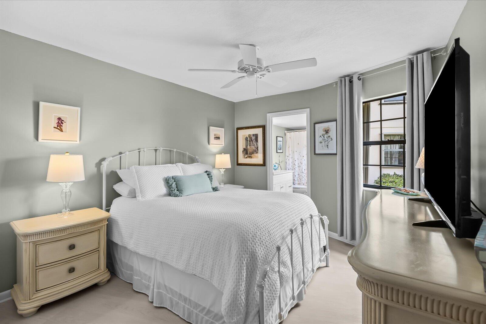 Savannas Club Condo - Residential
