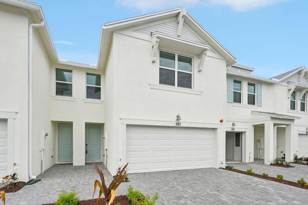 Photo of 591 Salisbury Circle, Fort Pierce, FL 34982 (MLS # R11136304)