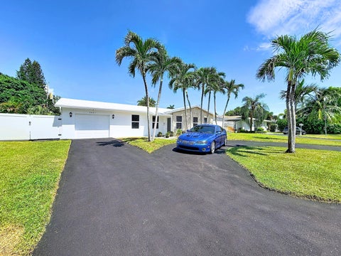 Photo of 2621 NE 51ST Court, Lighthouse Point, FL 33064 (MLS # B26081749)