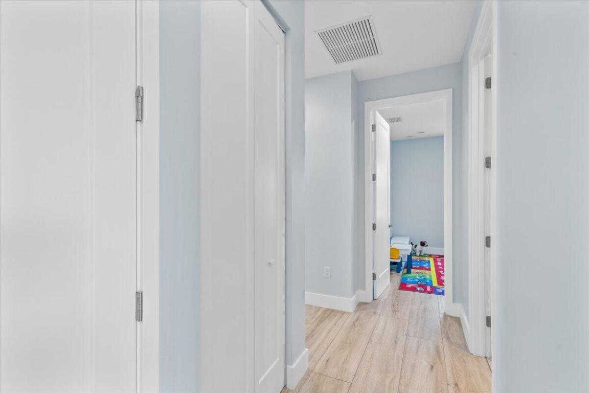 DAKOTA - Residential Lease