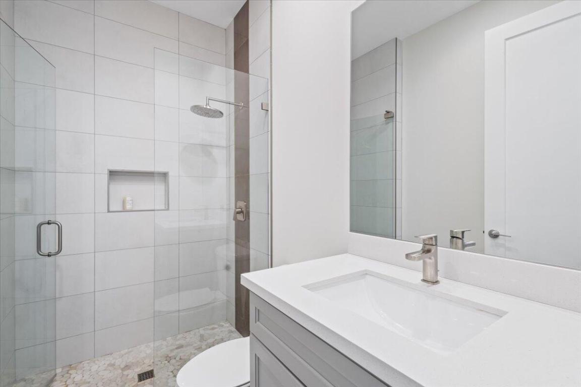 DAKOTA - Residential Lease