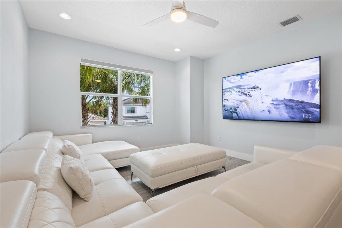 DAKOTA - Residential Lease