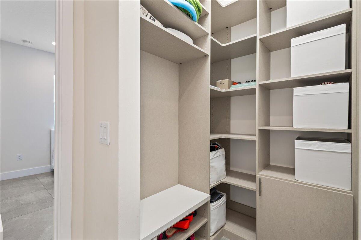 DAKOTA - Residential Lease