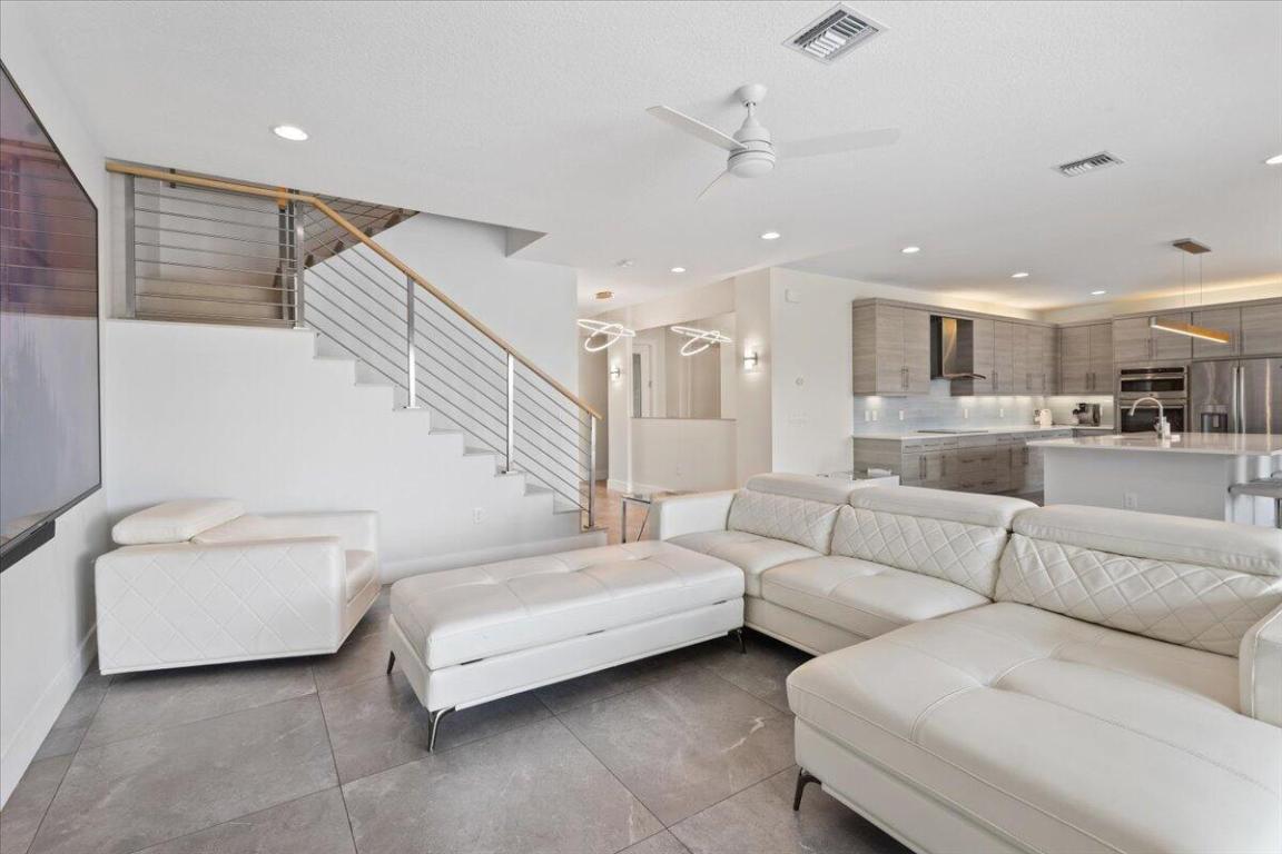 DAKOTA - Residential Lease