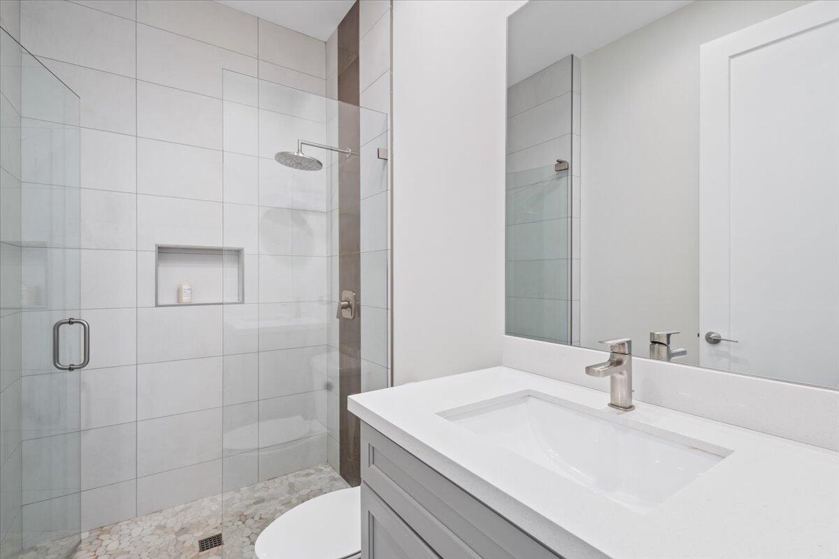 DAKOTA - Residential Lease