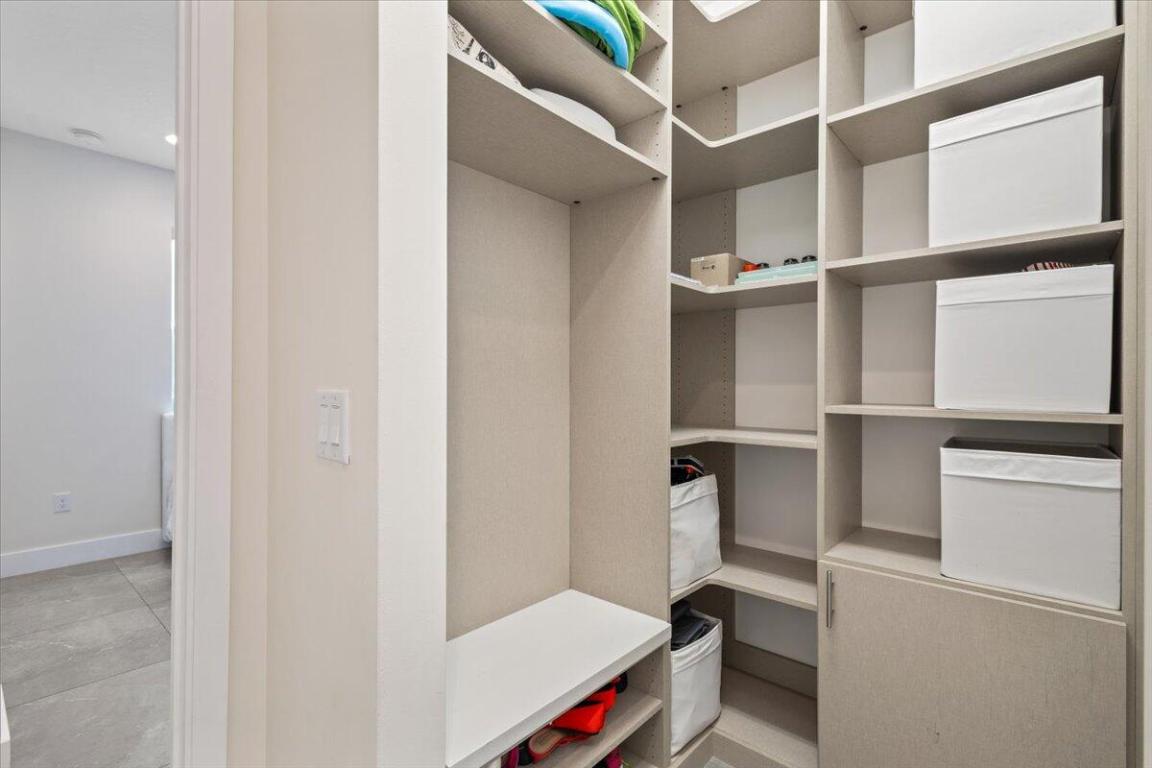 DAKOTA - Residential Lease