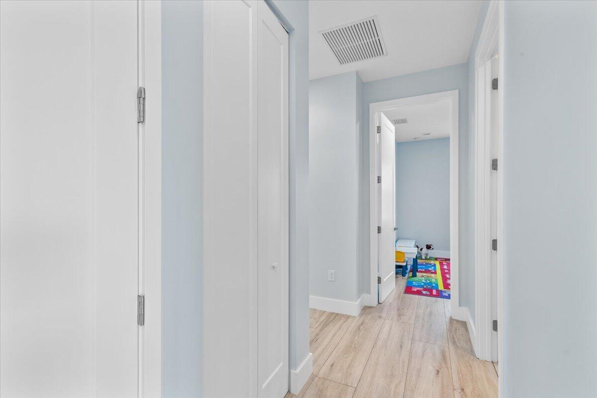 DAKOTA - Residential Lease