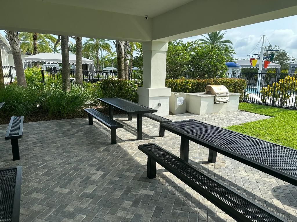 DAKOTA - Residential Lease