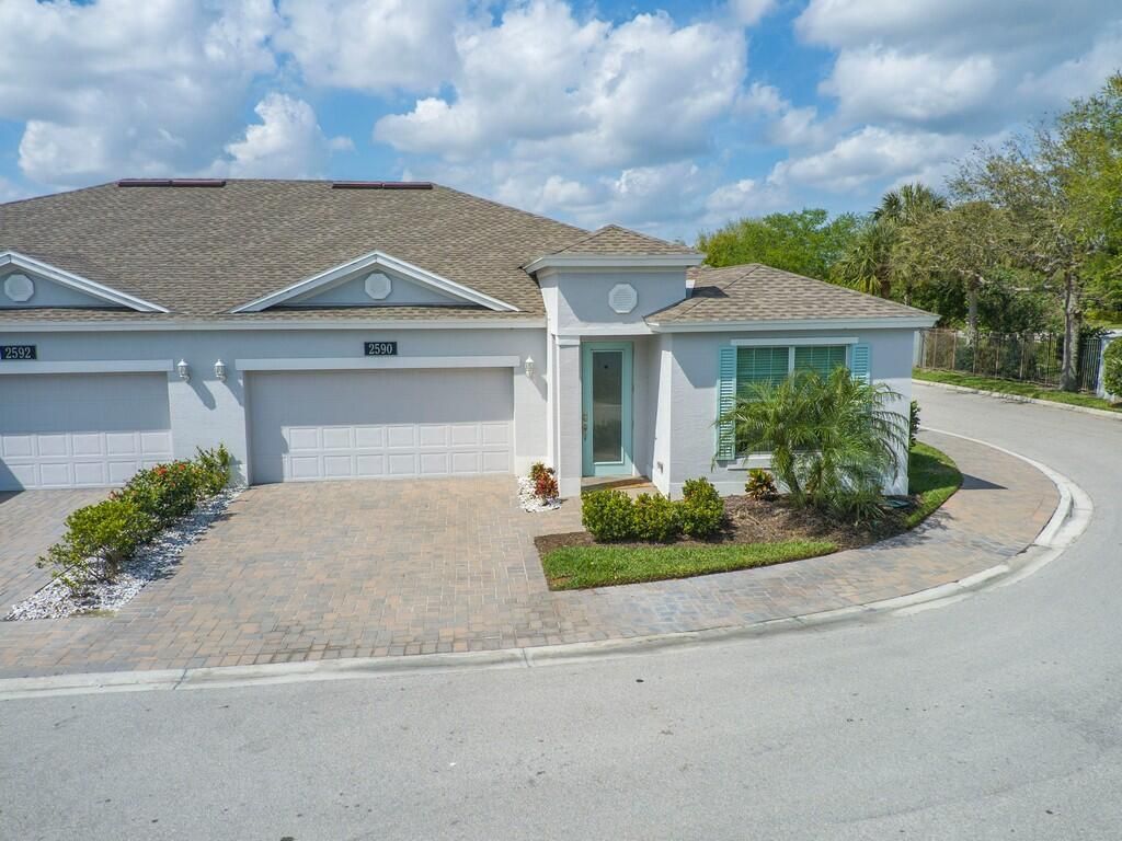 Photo of 2590 Bella Vista Circle, Vero Beach, FL 32966 (MLS # R10969130)