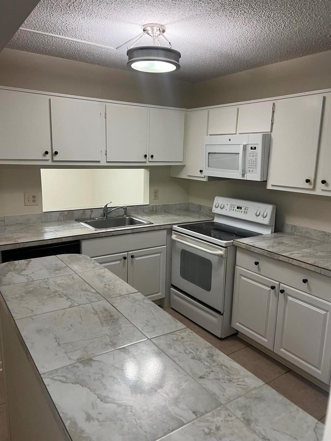 CHASEWOOD OF JUPITER COND - Residential Lease