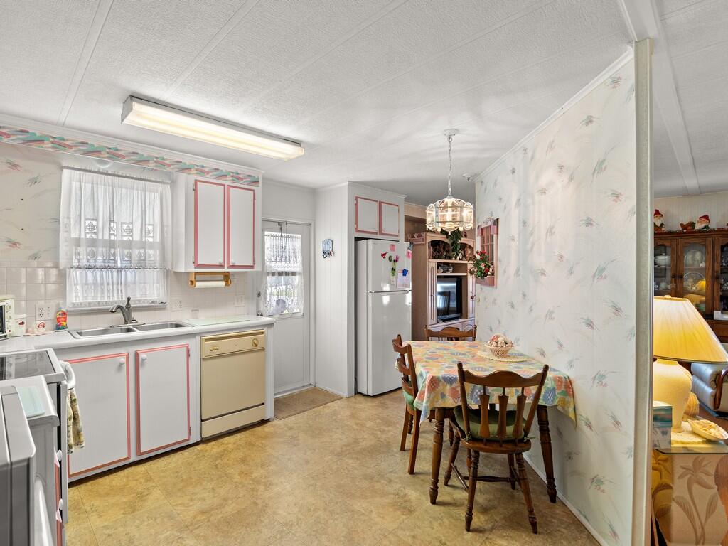 Pinelake Village - Residential