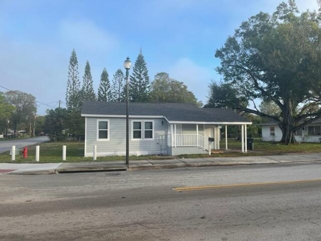 Photo of 1610 Georgia Avenue, Fort Pierce, FL 34950 (MLS # R11080462)