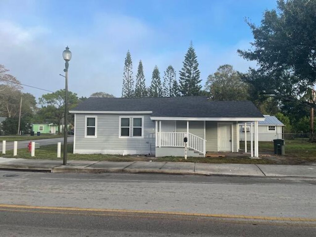 Photo of 1610 Georgia Avenue, Fort Pierce, FL 34950 (MLS # R11080462)
