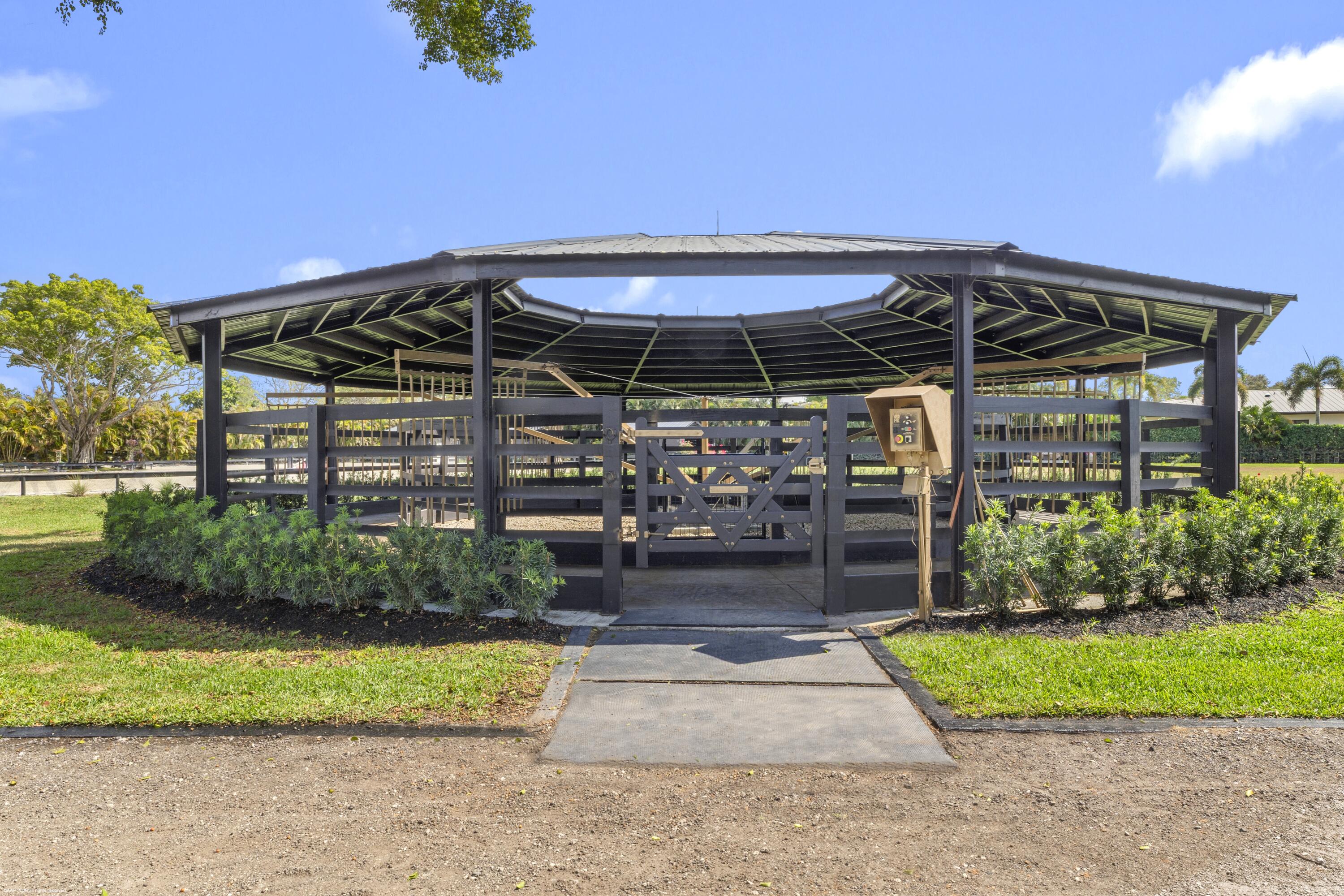 SADDLE TRAIL PARK OF WELLINGTON - Residential