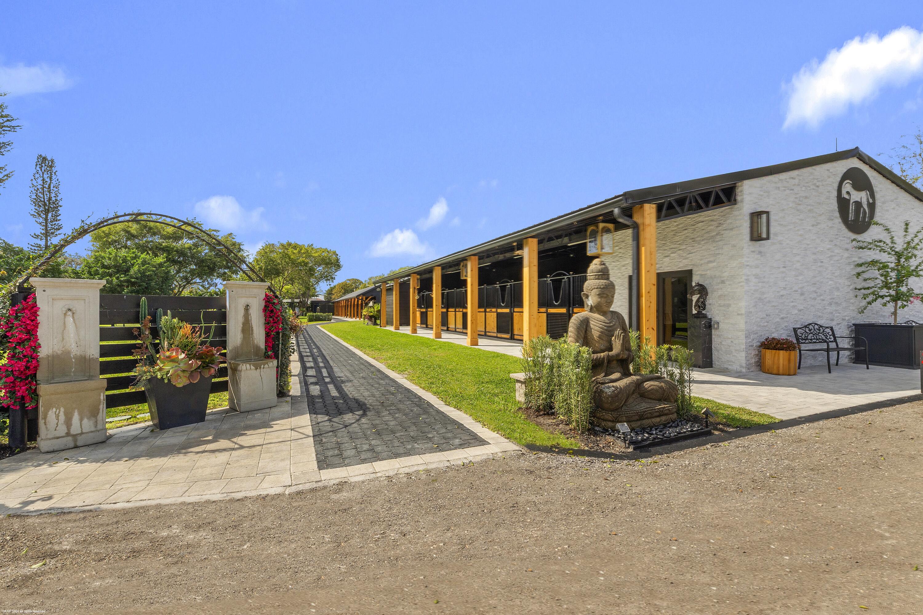 SADDLE TRAIL PARK OF WELLINGTON - Residential