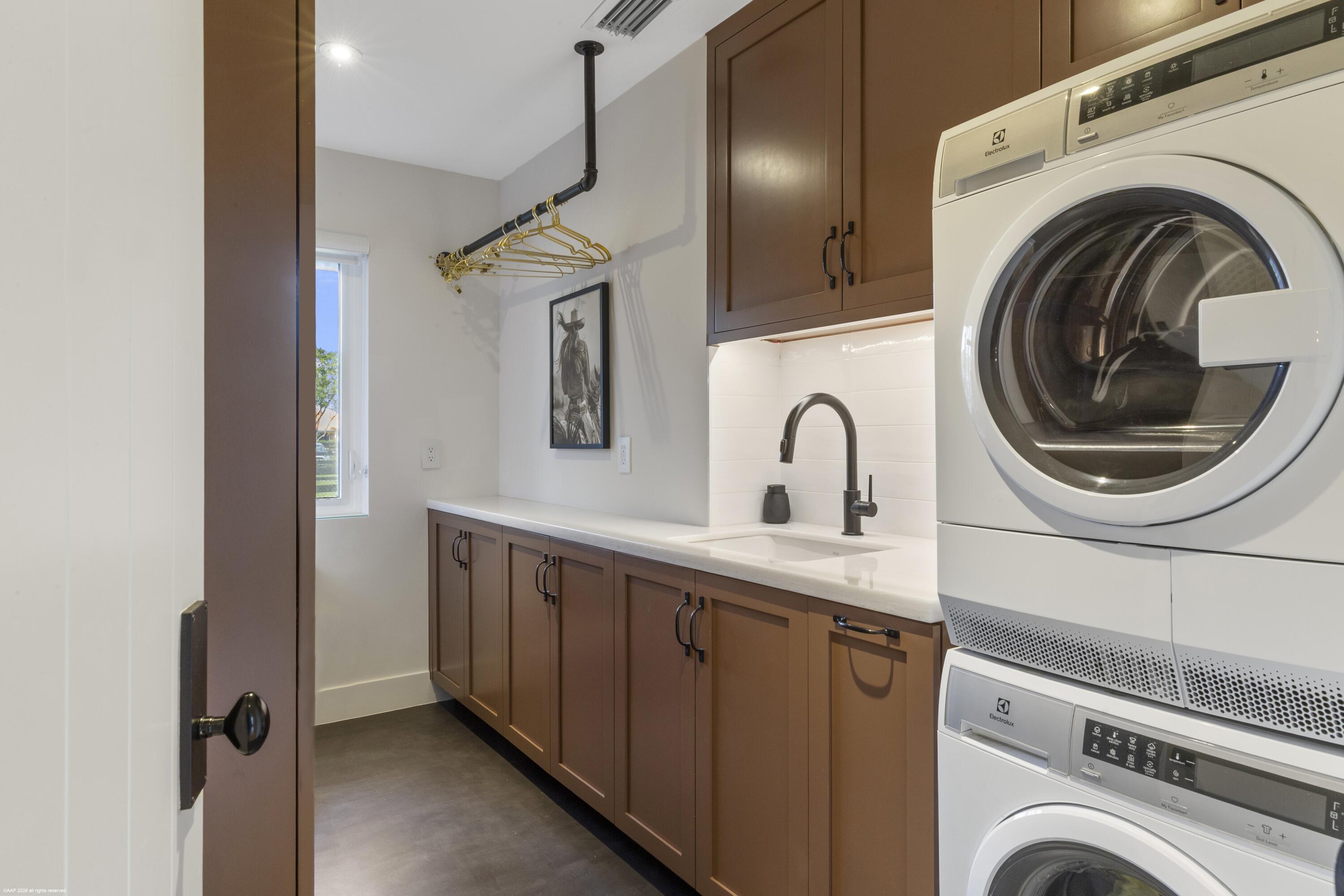 SADDLE TRAIL PARK OF WELLINGTON - Residential