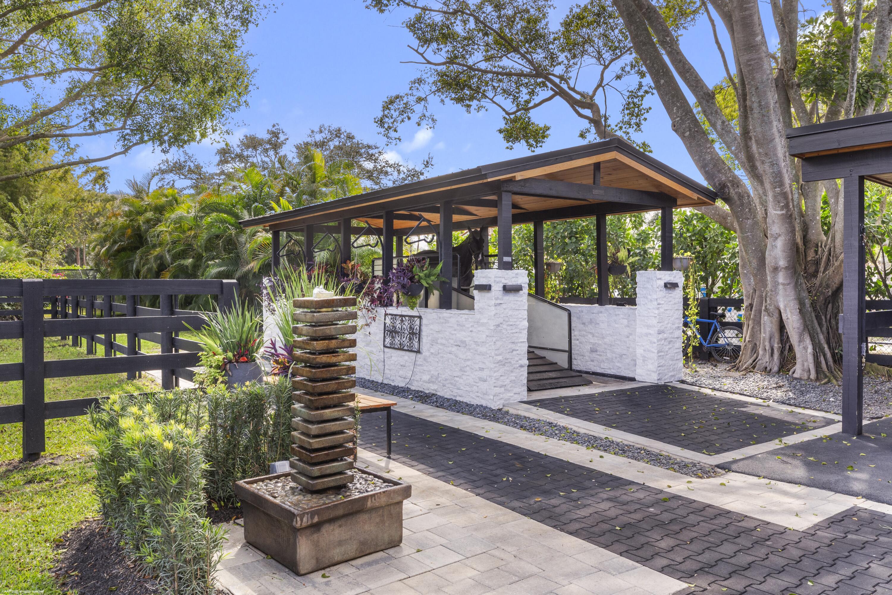 SADDLE TRAIL PARK OF WELLINGTON - Residential