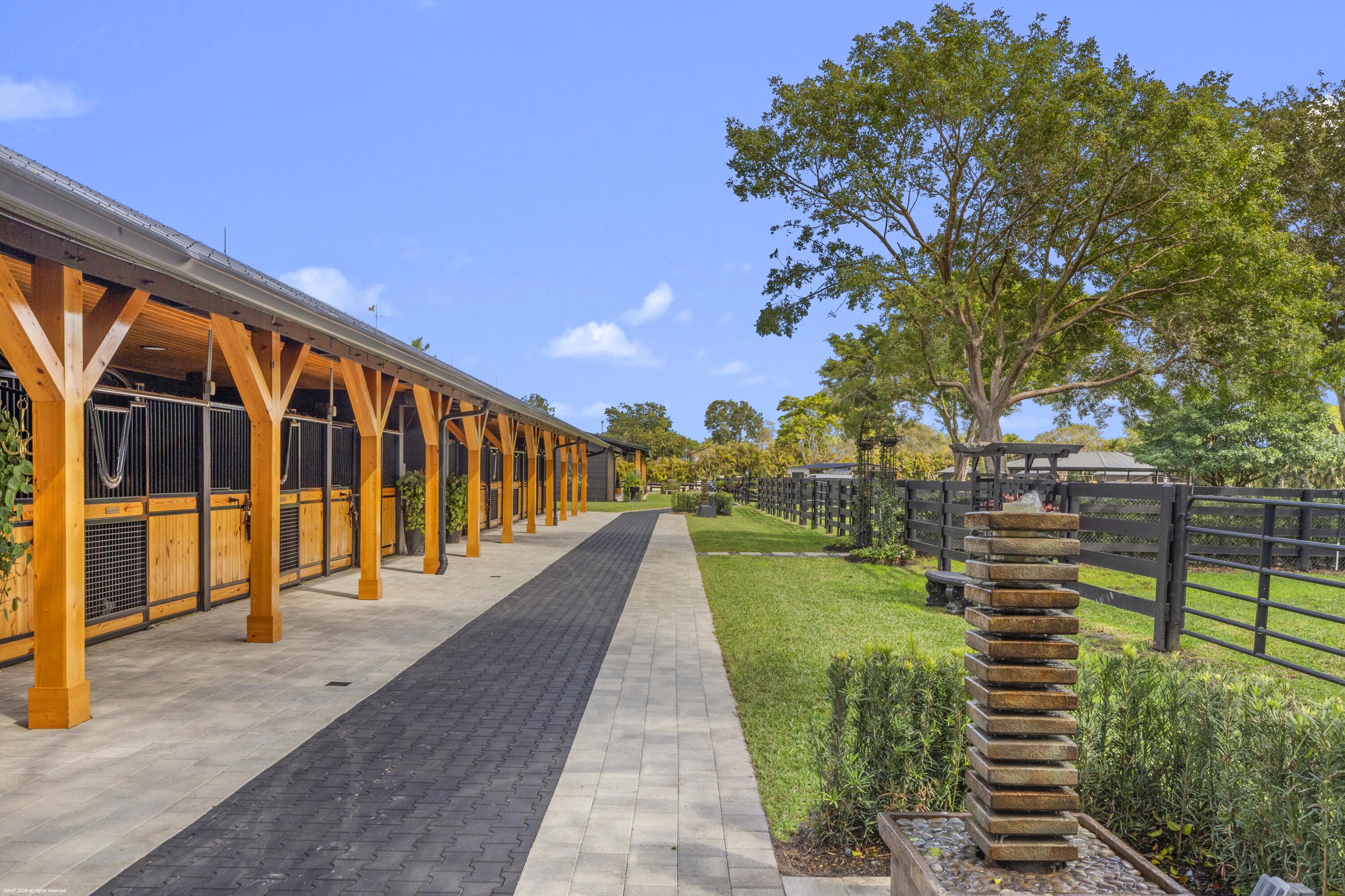 SADDLE TRAIL PARK OF WELLINGTON - Residential