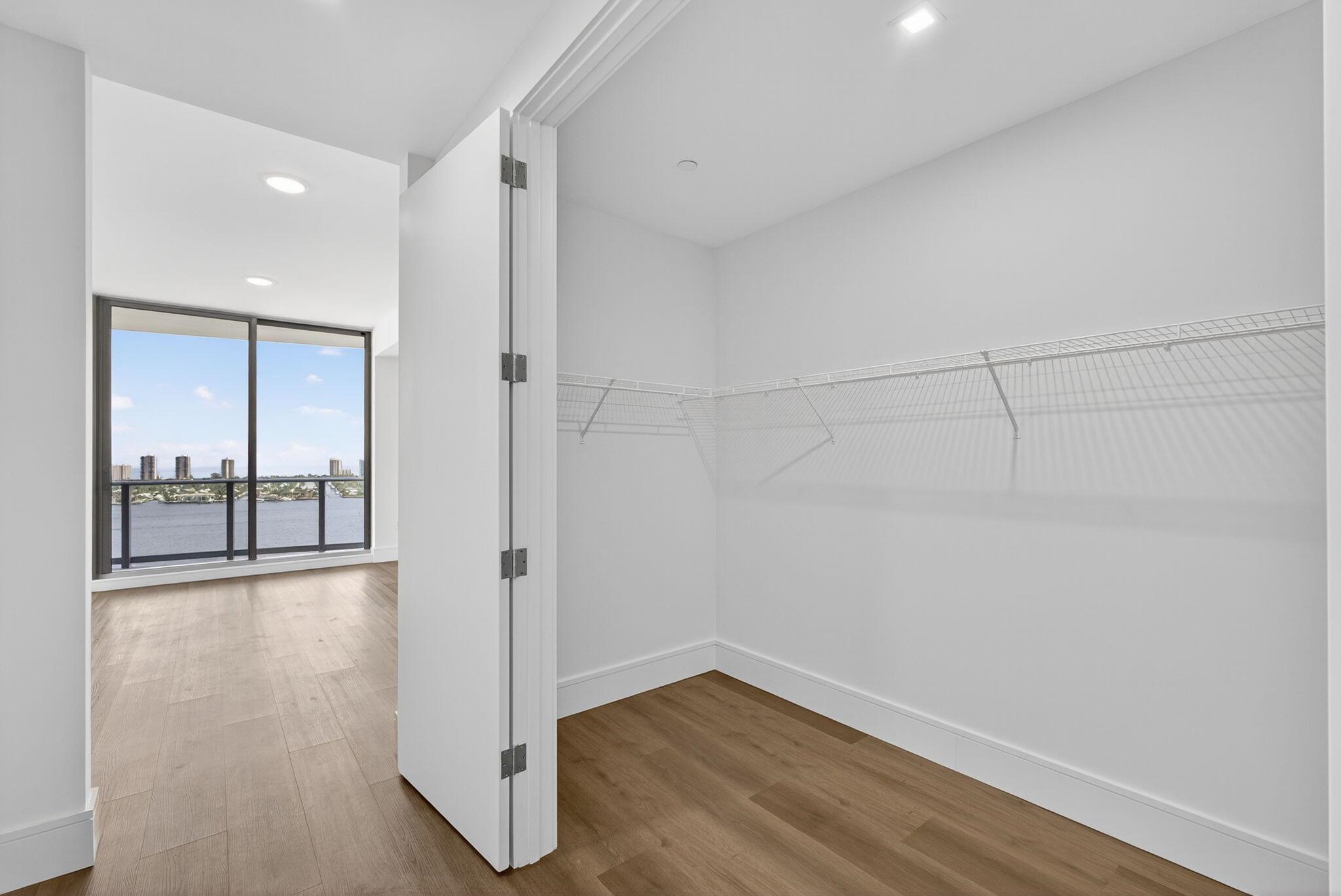 Nautilus 220 Condominium - Residential