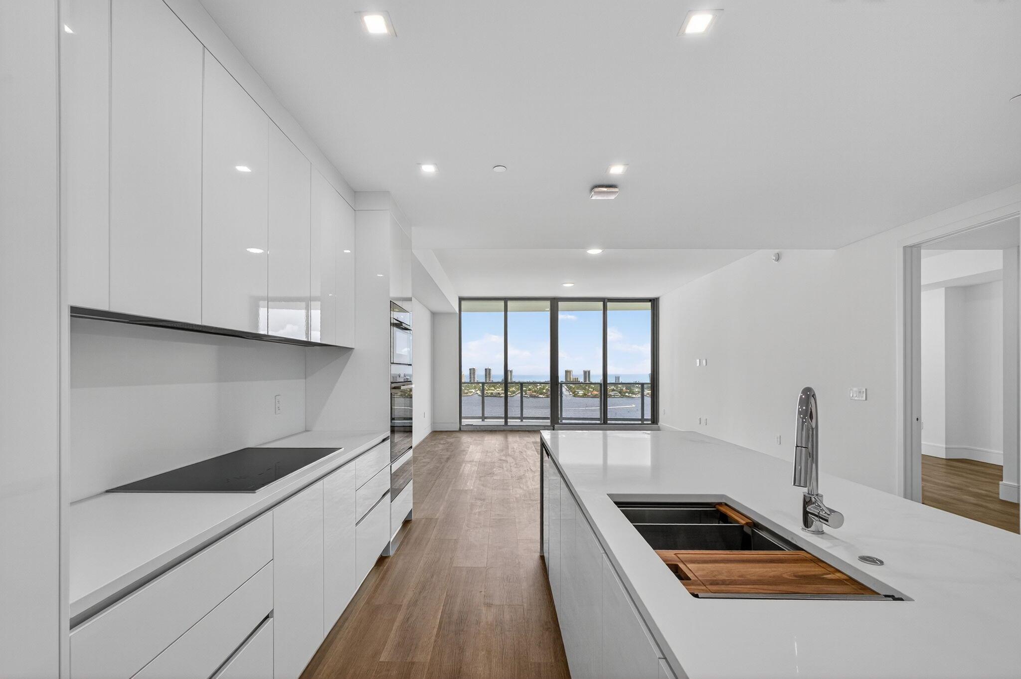 Nautilus 220 Condominium - Residential