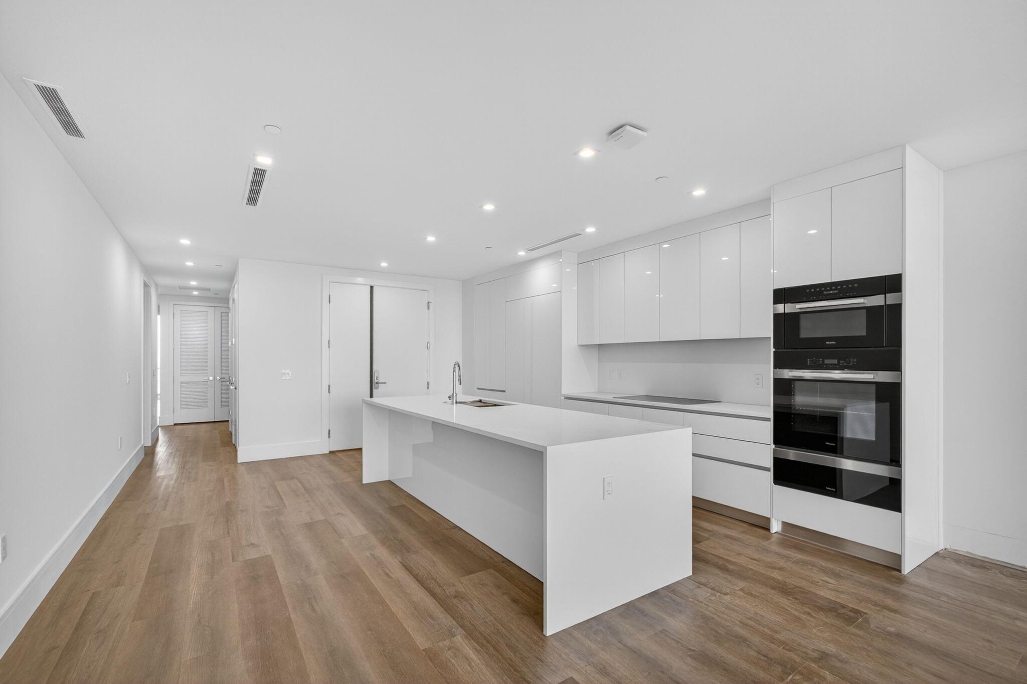 Nautilus 220 Condominium - Residential