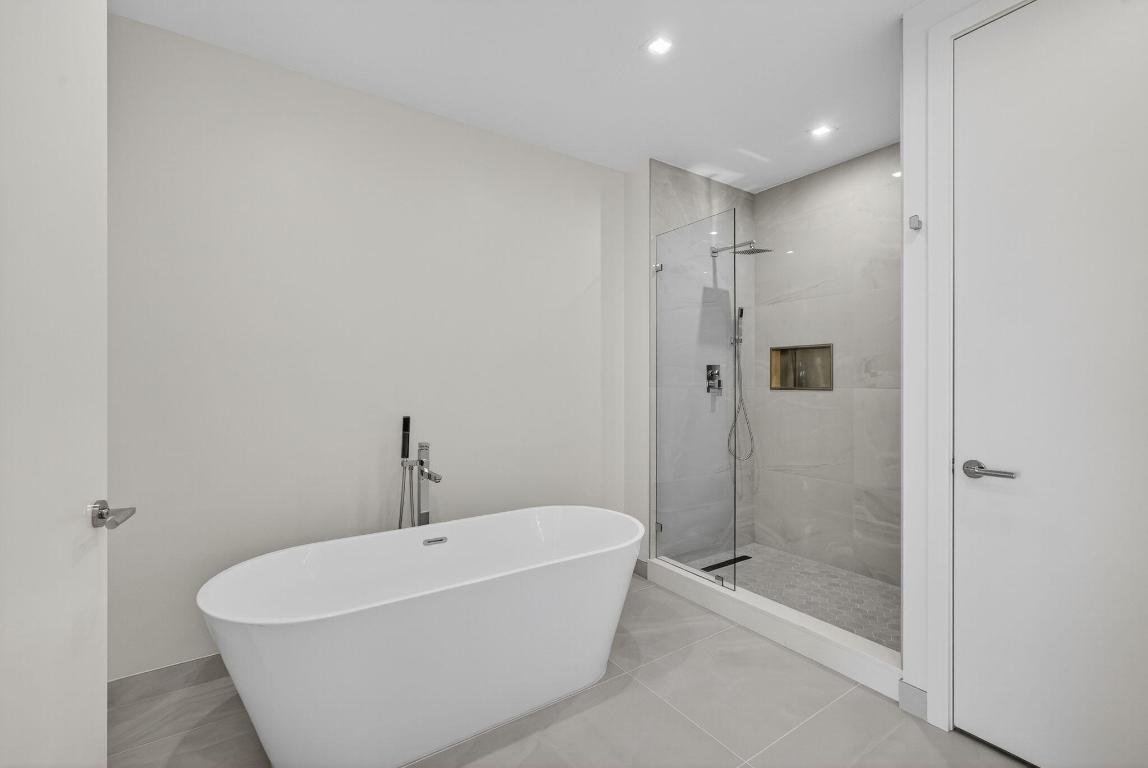 Nautilus 220 Condominium - Residential