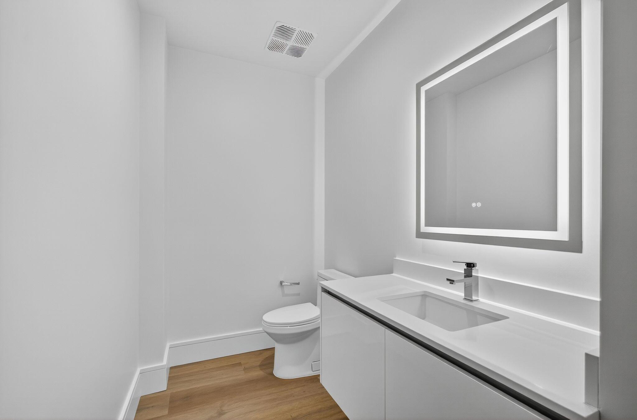 Nautilus 220 Condominium - Residential