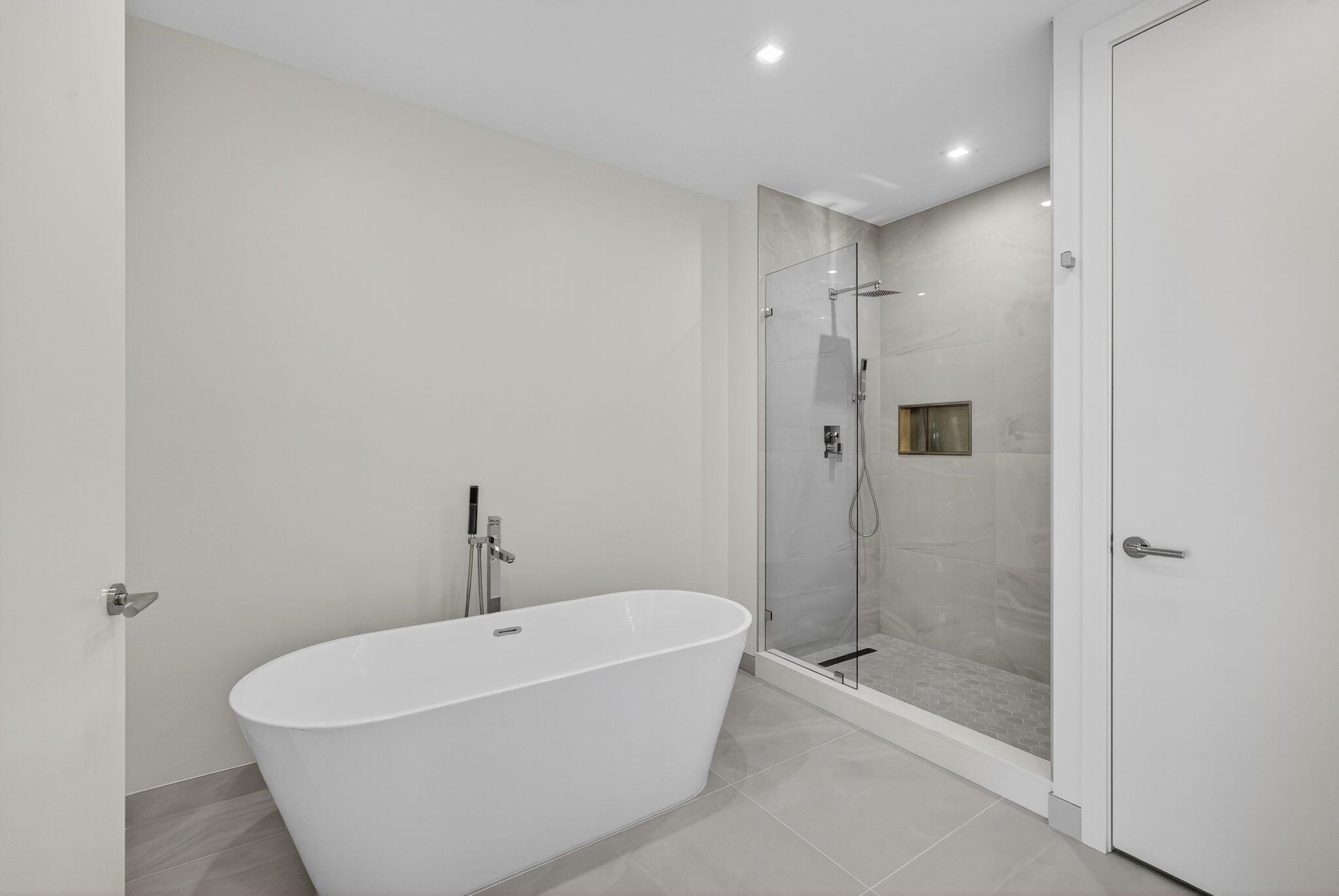 Nautilus 220 Condominium - Residential