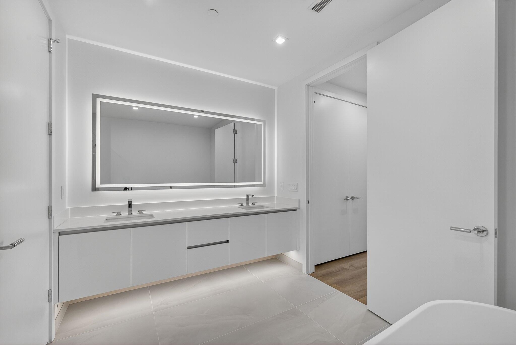 Nautilus 220 Condominium - Residential