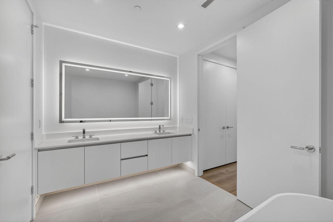 Nautilus 220 Condominium - Residential