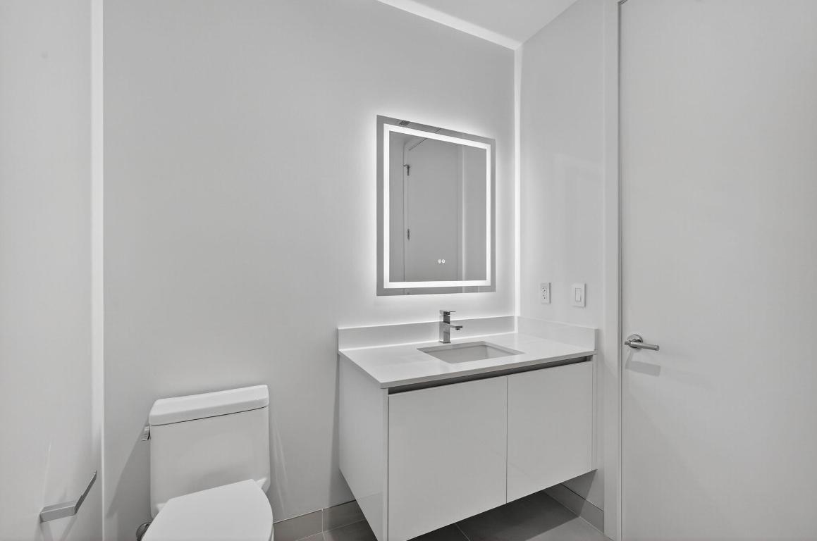 Nautilus 220 Condominium - Residential