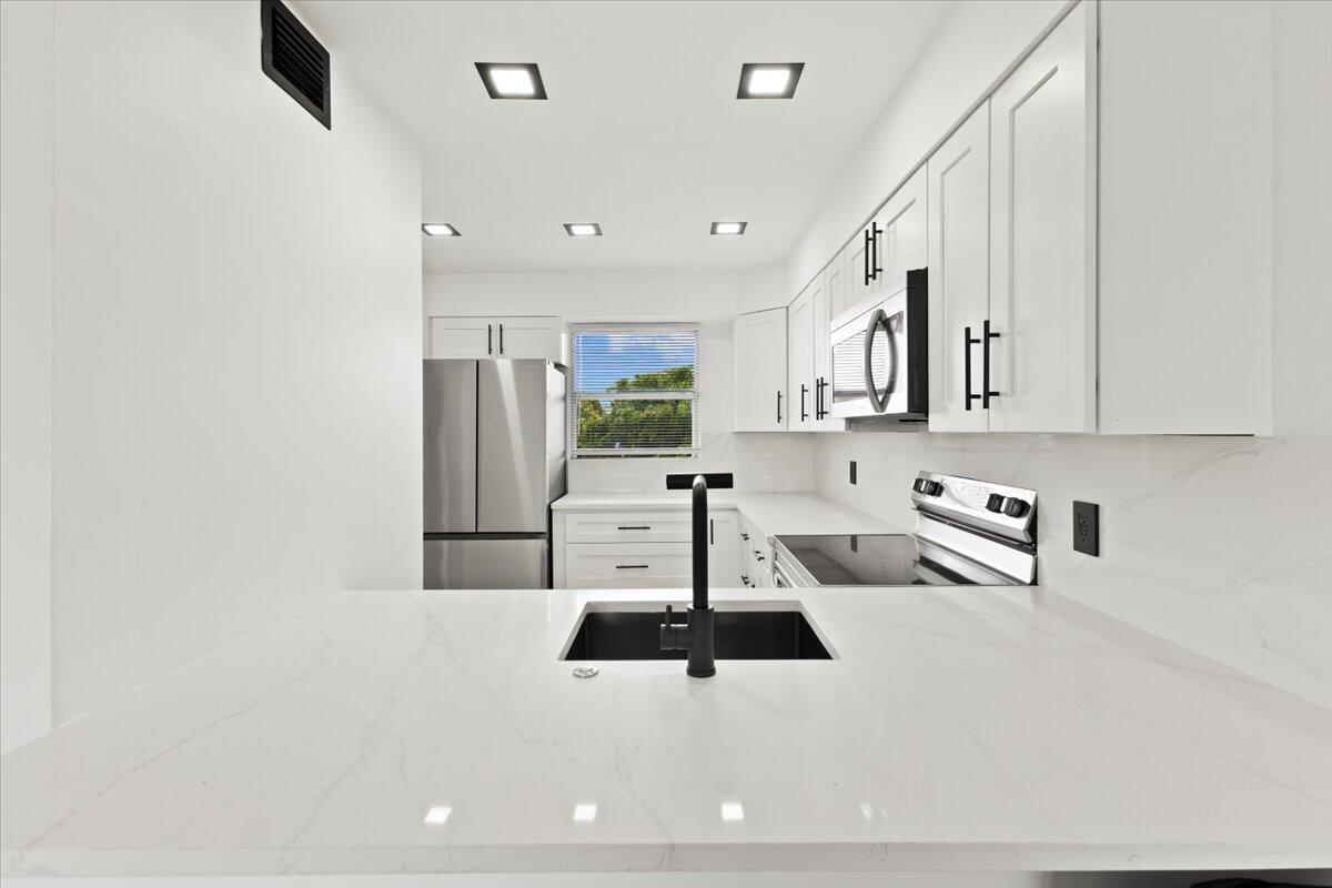 ROYAL PARK CONDO - Residential