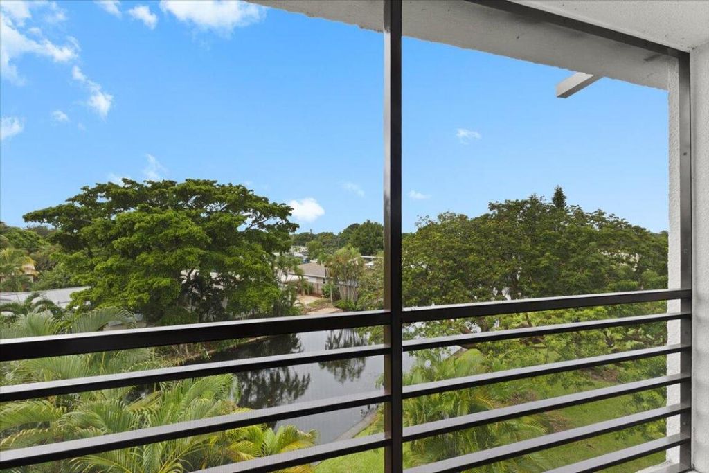 Photo of 112 Royal Park Drive #4b, Oakland Park, FL 33309 (MLS # R11132836)