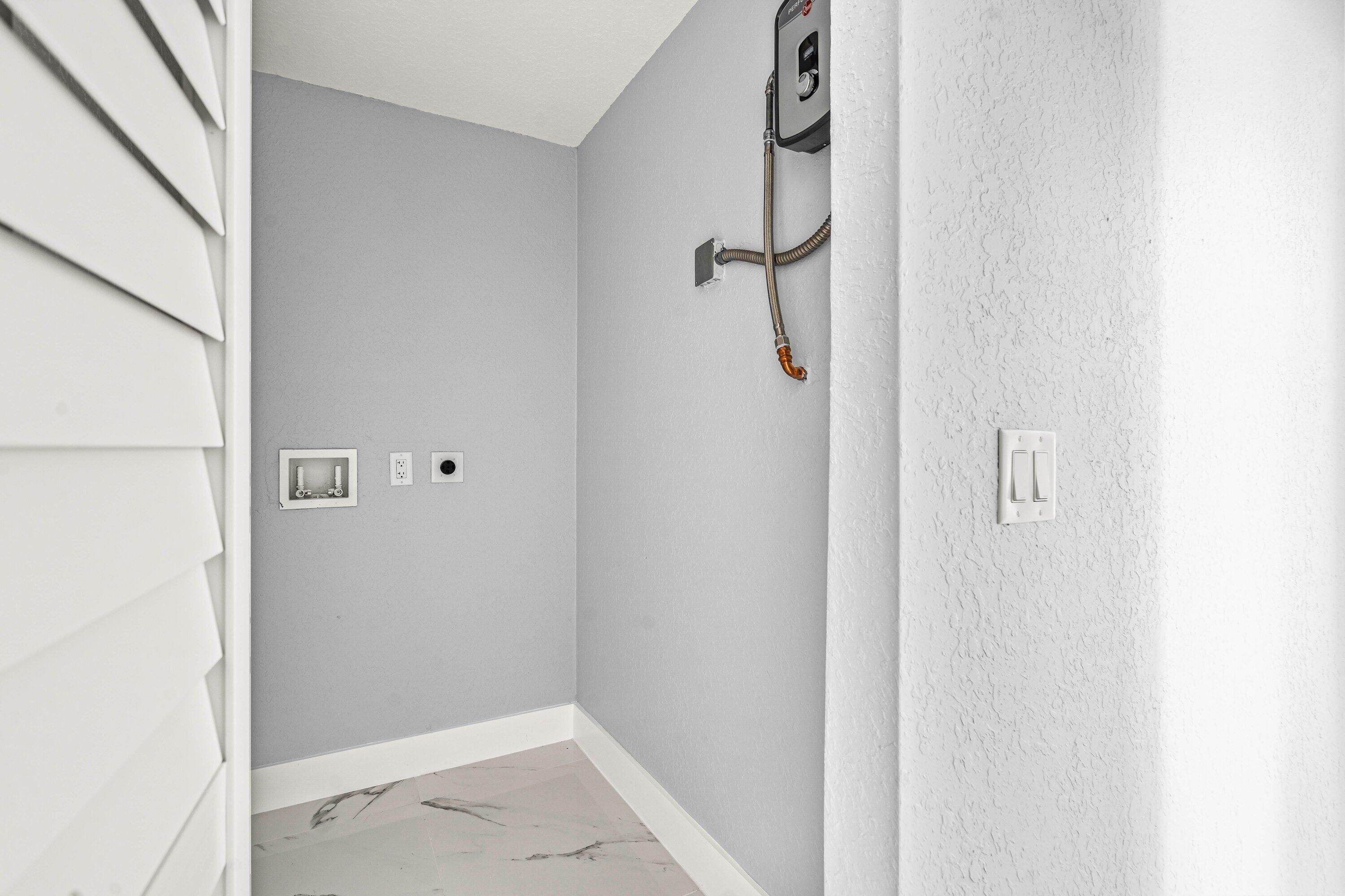 PALM BEACH FARMS CO 7 - Residential