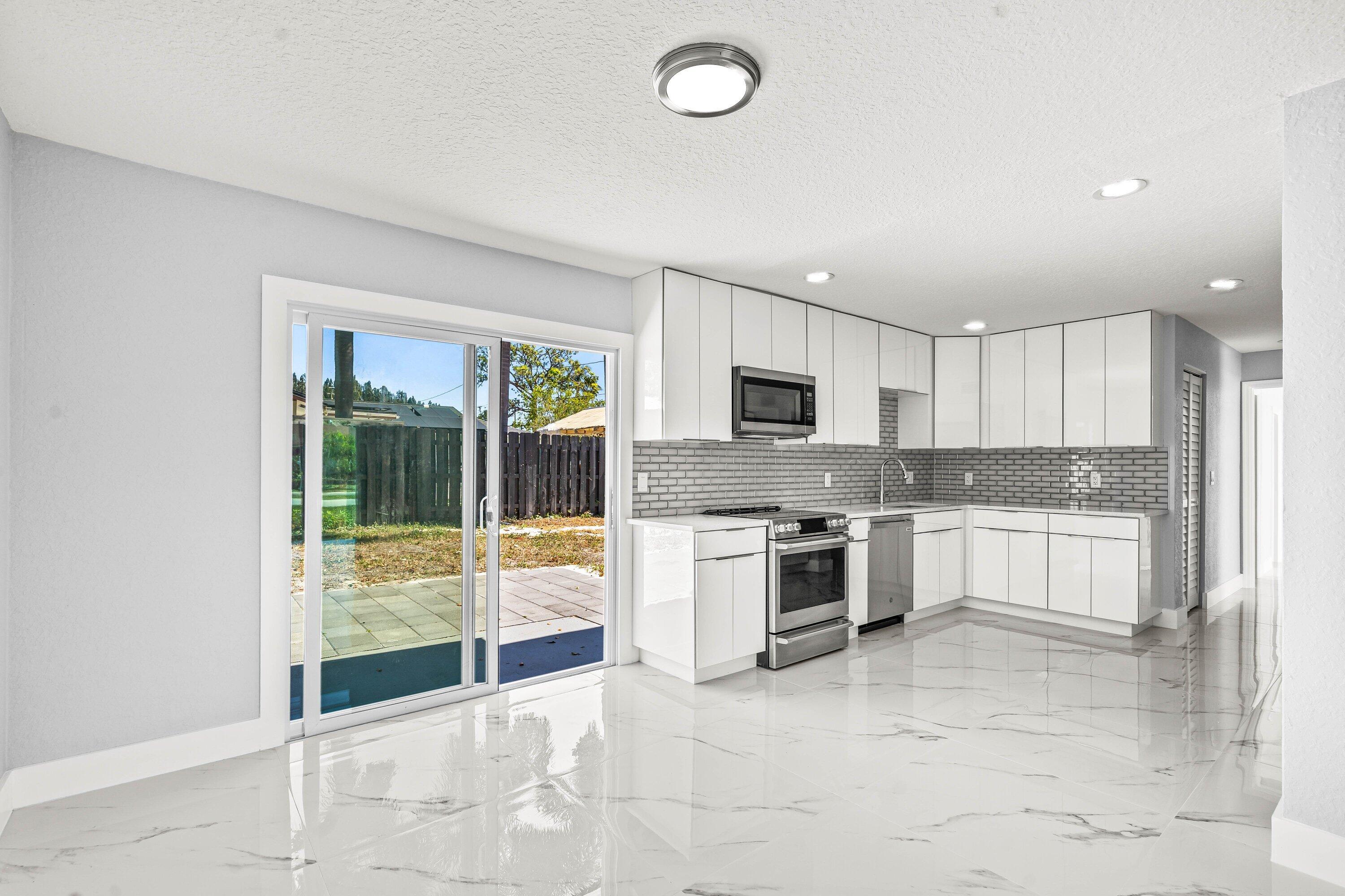 PALM BEACH FARMS CO 7 - Residential