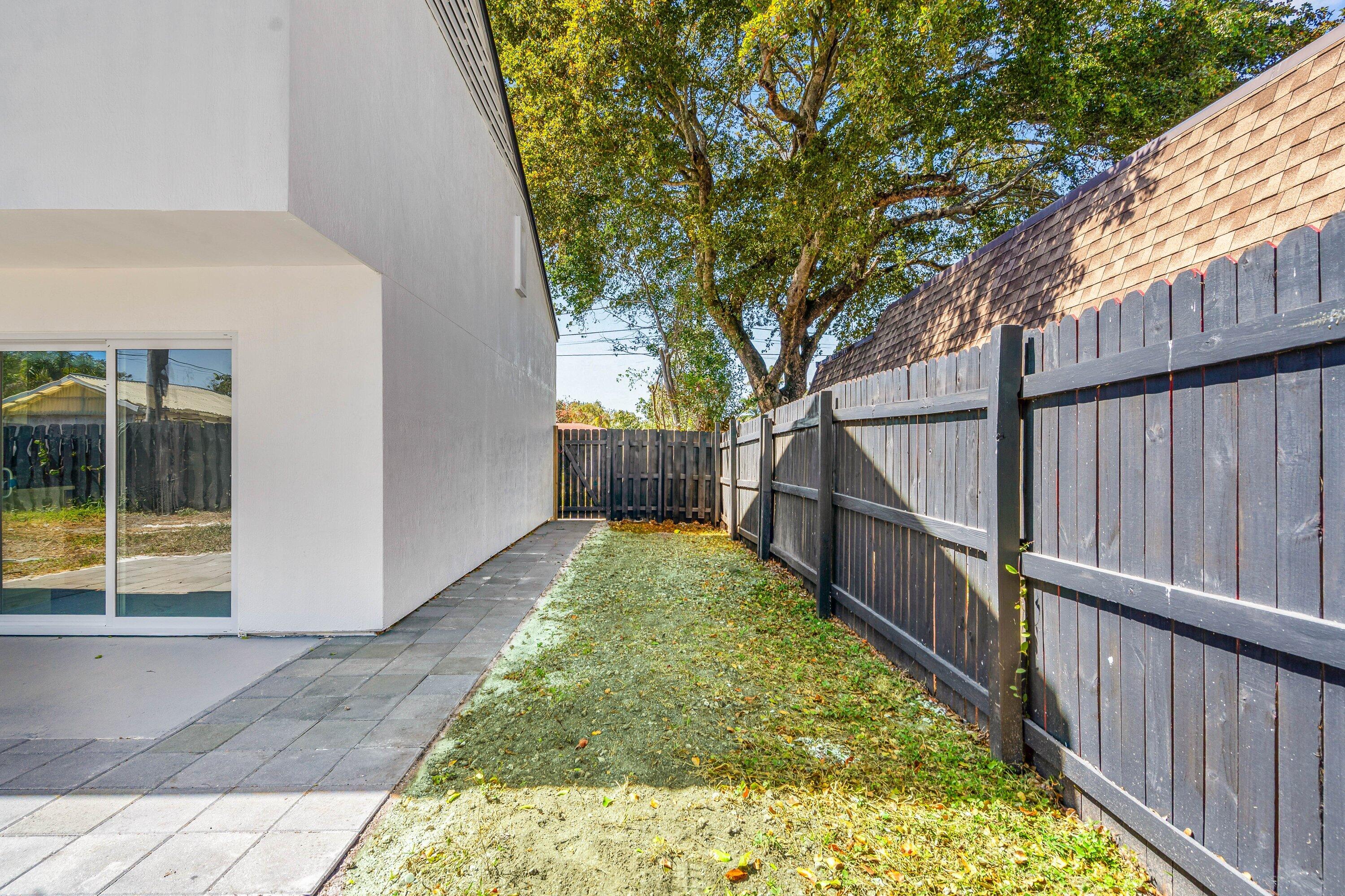 PALM BEACH FARMS CO 7 - Residential