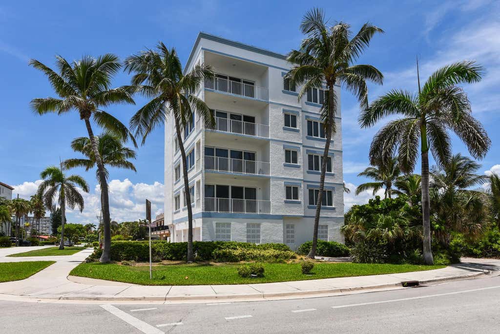Photo of 2057 SE 6th Street #1, Deerfield Beach, FL 33441 (MLS # B26064074)