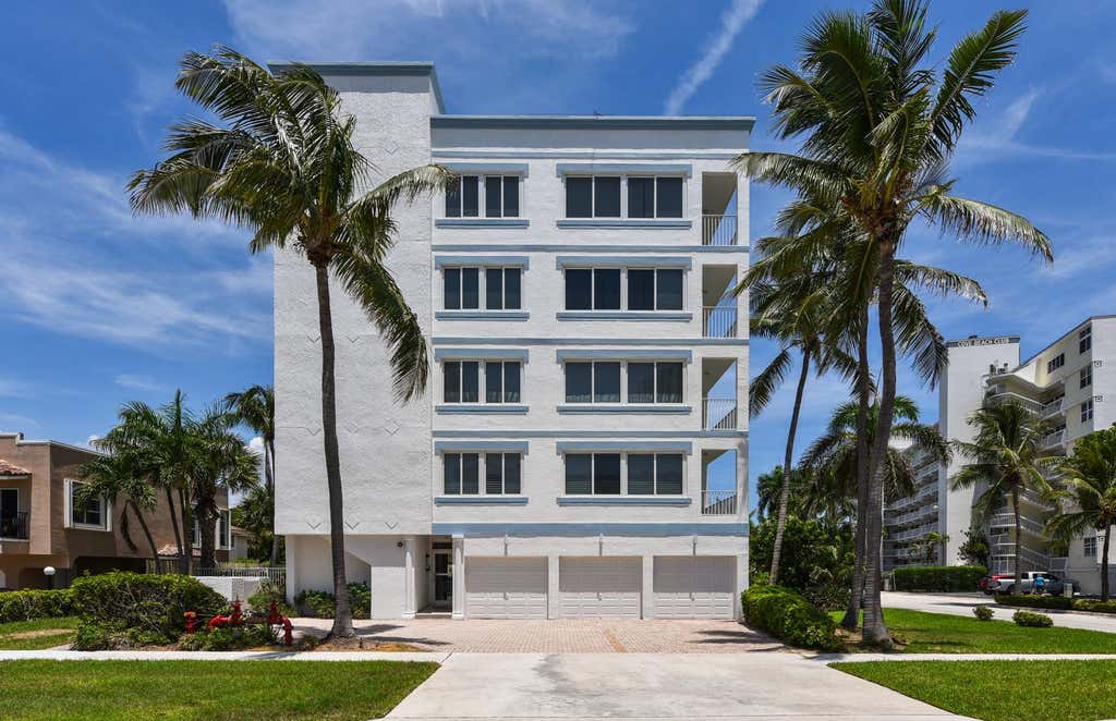 Photo of 2057 SE 6th Street #1, Deerfield Beach, FL 33441 (MLS # B26064074)
